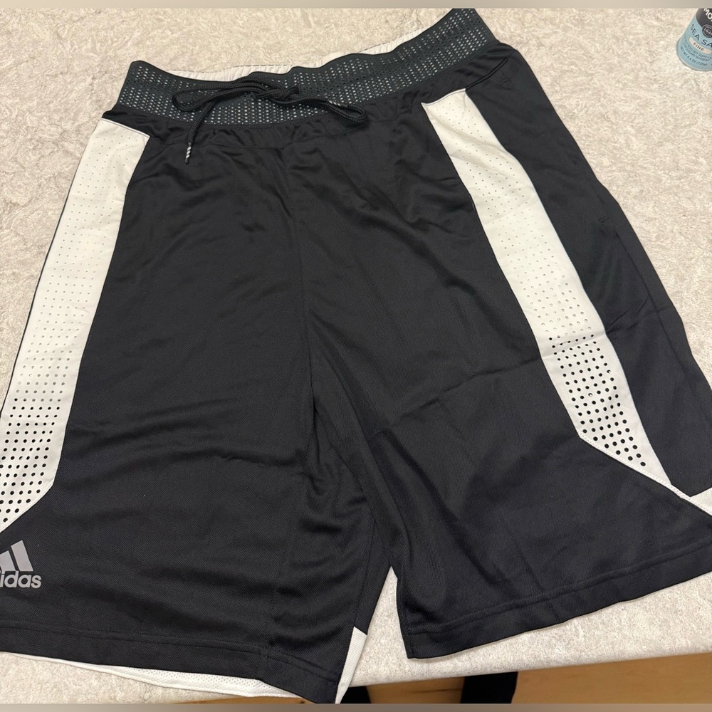 🎄Holiday Sale $5 Off!🎄Adidas C365 Basketball Shorts Men’s L Blk/White NWT XL/M